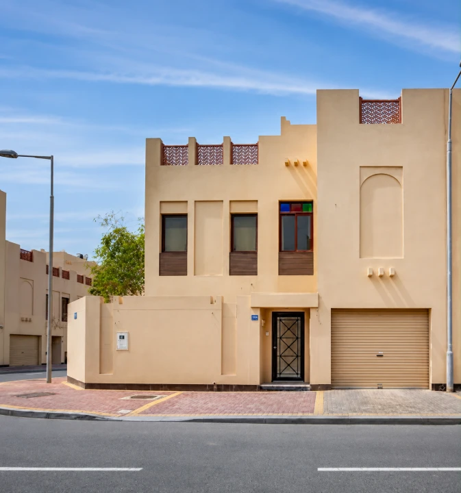 property 880 image 0